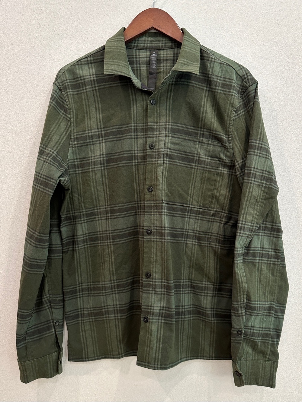 Lululemon Green Plaid Masons Peak Flannel Button Down shirt Mens Medium
